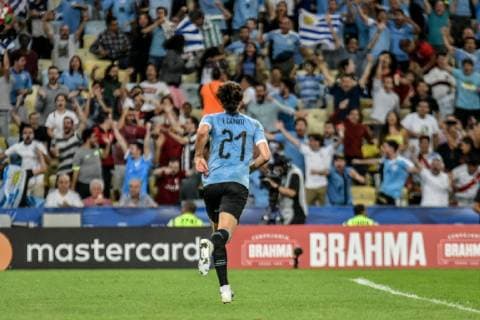 Chile x Uruguay RIO DE JANEIRO, RJ - 24.06.2019: CHILE X URUGUAY - Cavani scores a goal during a match between Chile and Uruguay, valid for the group stage of the Copa America 2019, held this Monday (24) at the Maracanã Stadium in Rio de Janeiro, RJ. (Photo: Nayra Halm Fotoarena) x1752573x  NayraxHalm