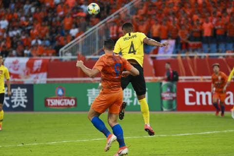 JINAN, CHINA - JUNE 25: Graziano Pelle 9 of Shandong Luneng and Tyias Browning 4 of Guangzhou Evergrande head the ball during the AFC Champions League Round of 16 2nd Leg match between Shandong Luneng and Guangzhou Evergrande at Jinan Olympic Sports Center Stadium on June 25, 2019 in Jinan, Shandong Province of China.  Copyright: xVCGx CFP111222835852 