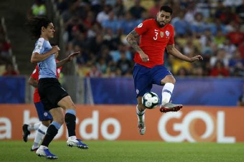 Futbol, Chile vs Uruguay Copa America 2019 El jugador de la seleccion chilena Guillermo Maripan controla el balon durante el partido del grupo C de la Copa America contra Uruguay disputado en el estadio Maracana de Rio de Janeiro, Brasil. 24 06 2019 Andres Pina Photosport Football, Chile vs Uruguay Copa America Championship 2019 Chile s player Guillermo Maripan controls the ball during the group C match of the Copa America Championship against Uruguay held at the Maracana stadium in Rio de Janeiro, Brazil. 24 06 2019 Andres Pina Photosport Chile vs Uruguay, Copa America 2019 