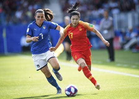 (190625) -- MONTPELLIER, June 25, 2019 -- China s Gu Yasha (R) vies with Italy s Alia Guagni during the round of 16 match between Italy and China at the 2019 FIFA Women s World Cup at Stade de la Mosson in Montpellier, France, June 25, 2019. ) (SP)FRANCE-MONTPELLIER-2019 FIFA WOMEN S WORLD CUP-ROUND OF 16-ITA VS CHN-WARM-UP XiaoxYijiu 