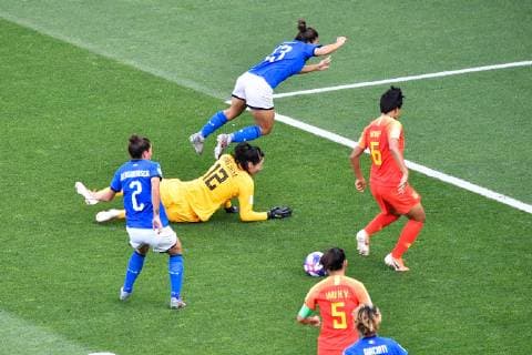 (190625) -- MONTPELLIER, June 25, 2019 -- China s goalkeeper Peng Shimeng (2nd L) defenses during the round of 16 match between Italy and China at the 2019 FIFA Women s World Cup at Stade de la Mosson in Montpellier, France, June 25, 2019. ) (SP)FRANCE-MONTPELLIER-2019 FIFA WOMEN S WORLD CUP-ROUND OF 16-ITA VS CHN ChenxYichen 