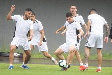 Paraguay s national soccer team players Juan Iturbe (2R) and Federico Santander (2L) attend a training session at the Pituacu stadium, in Salvador Bahia, Brazil, 25 June 2019. Paraguay is preparing to face Brazil next Thursday for the quarterfinals of the Copa America. Paraguay training in the Copa America !ACHTUNG: NUR REDAKTIONELLE NUTZUNG!  Copyright: xJoédsonxAlvesx COPAME1702 20190625-636970869295158220
