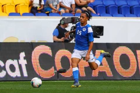 HARRISON, NJ - JUNE 24: Nicaragua forward Byron Bonilla (15) controls the ball during the CONCACAF Group B game between Bermuda and Nicaragua on June 24, 2019 at Red Bull Arena in Harrison, NJ.(Photo by Rich Graessle Icon Sportswire) SOCCER: JUN 24 CONCACAF Gold Cup Group B - Bermuda v Nicaragua Icon190624159