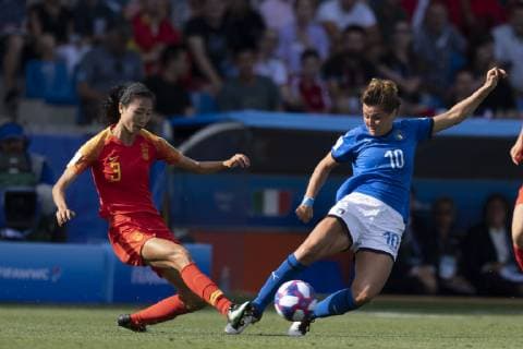 Cristiana Girelli (Italy) Lin Yuping (China) during the FIFA Women s World Cup France 2019 Round of 16 match between Italy 2-0 China at Stade de la Mosson in Montpellier, France, June25, 2019. Noxthirdxpartyxsales  (106679542)