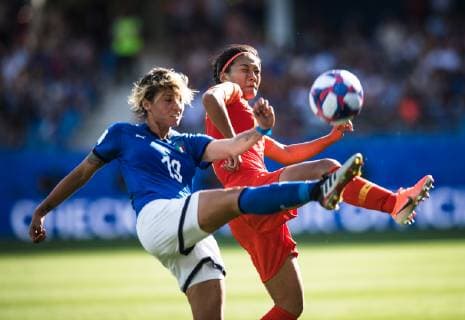 (190626) -- MONTPELLIER, June 26, 2019 -- Liu Shanshan (R) of China vies with Valentina Giacinti of Italy during the round of 16 match between China and Italy at the 2019 FIFA Women s World Cup in Montpellier, France, June 25, 2019. China lost 0-2. ) (SP)FRANCE-MONTPELLIER-2019 FIFA WOMEN S WORLD CUP-ROUND OF 16-CHN VS ITA XiaoxYijiu 