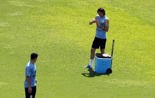 Uruguay s national soccer team player Luis Suarez (L) y Edinson Cavani (R) participate in a training session in Salvador, Brazil, 26 June 2019. Uruguay will face Peru as part of Copa America 2019 quarters final on 29 June 2019. Uruguay s national soccer team training session !ACHTUNG: NUR REDAKTIONELLE NUTZUNG!  Copyright: xMauricioxDuenasxCastanedax COPAME1832 20190626-636971747322907042