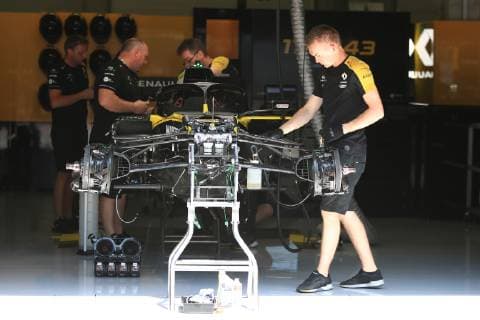 27th June 2019, Red Bull Ring, Spielberg, Austria; FIA Formula 1 Grand Prix, Driver Arrival day; Renault F1 Team mechanics work on building their car  ActionPlus12148349 Octane