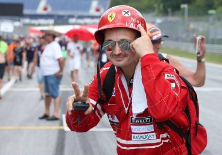 FORMULA 1 - GP of Austria 2019 SPIELBERG,AUSTRIA,27.JUN.19 - MOTORSPORTS, FORMULA 1 - Grand Prix of Austria, Red Bull Ring, preview. Image shows a fan. GEPAxpictures xHaraldxSteiner