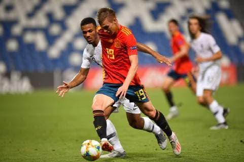 Photo Massimo Paolone LaPresse June 27, 2019 Reggio Emilia, Italy soccer Spain vs France - UEFA Under 21 Championship Italy 2019 - Semi-finals - "Mapei - Citt& xe0; del Tricolore" stadium. In the pic: Dani Olmo (Spagna) competes for the ball with Kelvin Amian (Francia)  Copyright: xMassimoxPaolone LaPressex