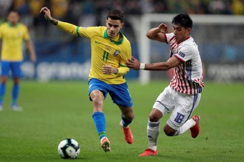 Brazilian Philippe Coutinho (L) vies for the ball with Paraguayan Santiago Duarte (R), during the Copa America 2019 quarter-finals soccer match between Brazil and Paraguay, at Arena do Gremio Stadium in Porto Alegre, Brazil, 27 June 2019. Brazil vs. Paraguay !ACHTUNG: NUR REDAKTIONELLE NUTZUNG!  Copyright: xJuanxIgnacioxRoncoronix SCA1958 20190628-636972870168432842