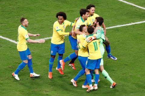 Brazil s Gabriel Jesus (2-R) and Alisson (R) celebrate after the Copa America 2019 quarter-finals soccer match between Brazil and Paraguay, at Arena do Gremio Stadium in Porto Alegre, Brazil, 27 June 2019. Brazil vs. Paraguay !ACHTUNG: NUR REDAKTIONELLE NUTZUNG!  Copyright: xSebastiaoxMoreirax SCA19241 20190628-636972964318801962