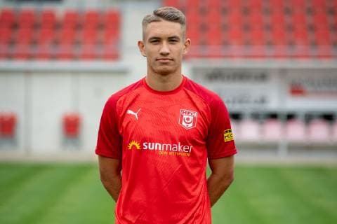 Julian Guttau ; HFC Hallescher Fussballclub e.V; 3.Liga, Porträttermin 2019 2020, Halle Saale Sachsen-Anhalt Deutschland