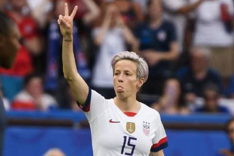 Fußball, WM Damen, Frankreich - USA 28.06.2019, xkvx, Fussball Frauen WM Viertelfinale in Frankreich, Frankreich - USA emspor, v.l. Torjubel, Goal celebration, celebrate the goal zum 0:1 durch Megan Rapinoe (Nationalmannschaft USA) Paris