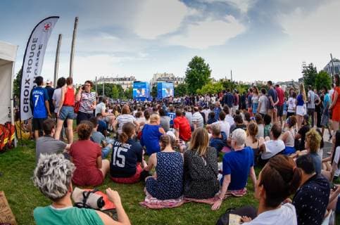 Fußball, WM Damen, Frankreich - USA, Fanzone in Paris Supporters de l equipe France - ambiance FOOTBALL : France vs Etats Unis - Fan zone - Paris - 28 06 2019 FedericoPestellini Panoramic 