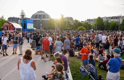 Fußball, WM Damen, Frankreich - USA, Fanzone in Paris Supporters de l equipe France - ambiance FOOTBALL : France vs Etats Unis - Fan zone - Paris - 28 06 2019 FedericoPestellini Panoramic 