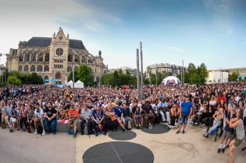 Fußball, WM Damen, Frankreich - USA, Fanzone in Paris Supporters de l equipe France - ambiance FOOTBALL : France vs Etats Unis - Fan zone - Paris - 28 06 2019 FedericoPestellini Panoramic 