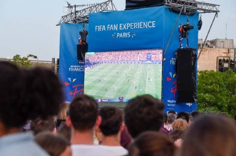 Fußball, WM Damen, Frankreich - USA, Fanzone in Paris Supporters de l equipe France - ambiance FOOTBALL : France vs Etats Unis - Fan zone - Paris - 28 06 2019 FedericoPestellini Panoramic 
