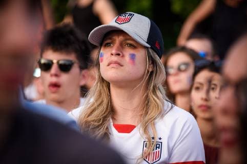 Fußball, WM Damen, Frankreich - USA, Fanzone in Paris Supporters de l equipe France - ambiance FOOTBALL : France vs Etats Unis - Fan zone - Paris - 28 06 2019 FedericoPestellini Panoramic 
