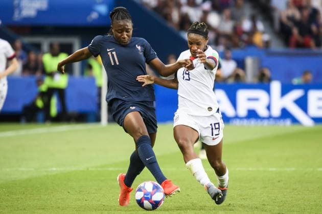 Sport Bilder des Tages 28.06.2019, xkvx, Fussball Frauen WM Viertelfinale in Frankreich, Frankreich - USA emspor, v.l. Kadidiatou Diani (Fussballnationalmannschaft Frankreich), Crystal Dunn (Nationalmannschaft USA) Paris