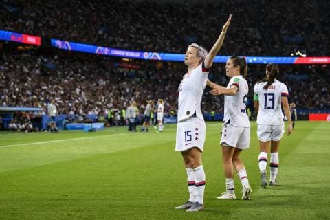 Sport Themen der Woche KW26 Sport Bilder des Tages 28.06.2019, xkvx, Fussball Frauen WM Viertelfinale in Frankreich, Frankreich - USA emspor, v.l. Torjubel, Goal celebration, celebrate the goal zum 0:2 durch Megan Rapinoe (Nationalmannschaft USA) Paris *** 28 06 2019, xkvx, Football Womens World Cup Quarter Finals in France, France USA emspor, v l Goal celebration, Goal celebration, celebrate the goal to 0 2 by Megan Rapinoe National Team USA Paris
