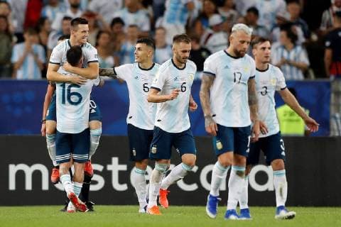 Fußball, Copa America, Venezuela - Argentinien Argentinian players celebrate the second goal during the Copa America 2019 quarter-finals soccer match between Venezuela and Argentina, at Maracana Stadium in Rio de Janeiro, Brazil, 28 June 2019. Venezuela vs. Argentina !ACHTUNG: NUR REDAKTIONELLE NUTZUNG!  Copyright: xFernandoxMaiax SCA21107 20190628-636973588895816037