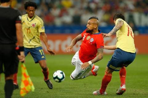 Colombia vs. Chile SÃO PAULO, SP - 28.06.2019: COLOMBIA VS. CHILE - James Rodríguez of Colombia (right) steals the ball from Arturo Vidal of Chile during a match between Colombia and Chile, valid for the quarterfinals of Copa América 2019, held this Friday (28) at the Corinthians Arena in São Paulo, SP. (Photo: Marcelo Machado de Melo Fotoarena) x1754878x  MarceloxMachadoxdexMelo