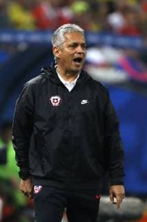 Futbol, Colombia vs Chile Copa America 2019 El entrenador de la selecciones chilena Reinaldo Rueda da instrucciones a sus jugadores durante el partido de cuartos de final de la Copa America contra Colombia disputado en el estadio Arena Corinthians de San Pablo, Brasil. 28 06 2019 Andres Pina Photosport Football, Colombia vs Chile Copa America Championship 2019 Chile s manager Reinaldo Rueda instructs his players during the quarter final match of the Copa America Championship against Colombia held at the Arena Corinthians stadium in Sao Paulo, Brazil. 28 06 2019 Andres Pina Photosport Colombia vs Chile, Copa America 2019 