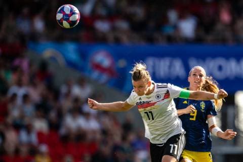 190629 Alexandra Popp of Germany and Kosovare Asllani of Sweden during the FIFA Women s World Cup quarter final between Germany and Sweden on June 29, 2019 in Rennes. Photo: Simon Hastegard Bildbyran Kod SH 180094 bbeng fotboll football fotball soccer dam women kvinner frankrike france vm vm 2019 verdensmesterskap världsmästerskap fifa women s world cup 2019 world cup kvartsfinal knockout stage sverige sweden germany tyskland Copyright: SIMONxHASTEGARD BB190629SH080