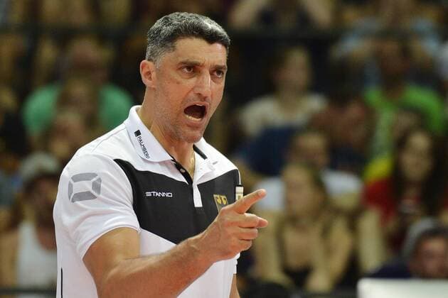 Volleyball, Nations League 2019, Leipzig (28. - 30. Juni 2019), Partie Deutschland vs. Polen (29.06.2019) Jubel nach einem Punktgewinn von Andrea Giani (Trainer Deutschland) zu seinen Spielern im Spiel Deutschland gegen Polen (29.06.2019). Leipzig Sachsen Deutschland Arena Leipzig