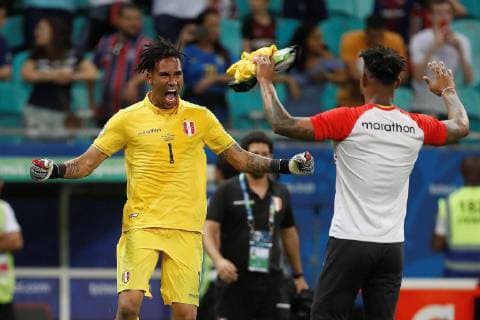 Peruvian goalkeeper Pedro Gallese (L) celebrates during the penalty shoot-out after the Copa America 2019 quarter-finals soccer match between Uruguay and Peru, at Arena Fonte Nova Stadium in Salvador, Brazil, 29 June 2019. Uruguay vs. Peru !ACHTUNG: NUR REDAKTIONELLE NUTZUNG!  Copyright: xJoedsonxAlvesx SCA22130 20190629-636974472473307453