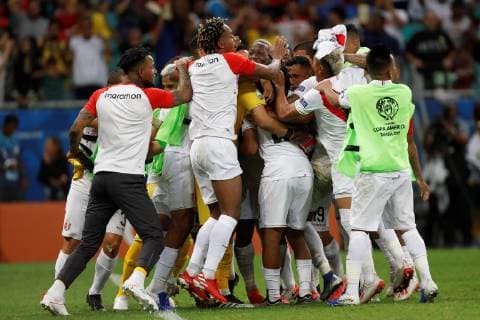 Peruvian players celebrate their qualification to the semifinals during the penalty shoot-out after the Copa America 2019 quarter-finals soccer match between Uruguay and Peru, at Arena Fonte Nova Stadium in Salvador, Brazil, 29 June 2019. Uruguay vs. Peru !ACHTUNG: NUR REDAKTIONELLE NUTZUNG!  Copyright: xJoedsonxAlvesx SCA22137 20190629-636974474384977144