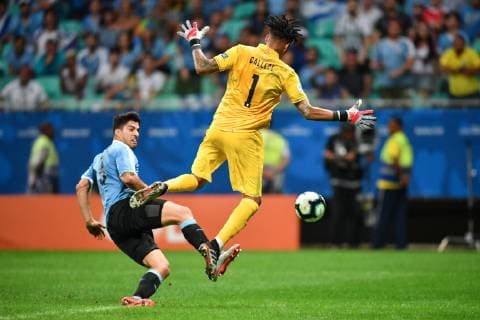 (190630) -- SALVADOR, June 30, 2019 -- Uruguay s Luis Suarez (L) shoots during the Copa America 2019 quarterfinal match between Uruguay and Peru in Salvador, Brazil, June 29, 2019. Peru won 5-4 in penalty shoot-out. ) (SP)BRAZIL-SALVADOR-FOOTBALL-COPA AMERICA 2019-PERU VS URUGUAY XinxYuewei 