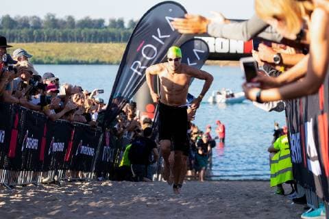 30.06.2019, xmkx, Triathlon Ironman, European Championship, EM, Europameisterschaft Frankfurt 2019 v.l. Schwimmarena, Langener Waldsee, Ausstieg, Jan Frodeno (GER) Frankfurt Hessen Deutschland (DEU) *** 30 06 2019, xmkx, Triathlon Ironman, European Championship Frankfurt 2019 v l Swimming arena, Langener Waldsee, exit, Jan Frodeno GER Frankfurt Hessen Germany DEU