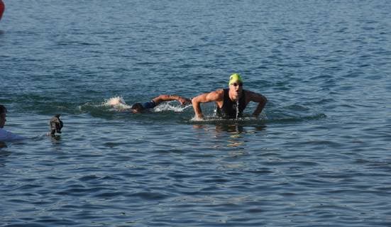30.06.2019 Langen, Waldsee Mainova IRONMAN European Championship, EM, Europameisterschaft Schwimmen Impressionen Jan Frodeno (GER) kommt als erster aus dem Wasser *** 30 06 2019 Langen, Waldsee Mainova IRONMAN European Championship Swimming Impressions Jan Frodeno GER first to come out of the water