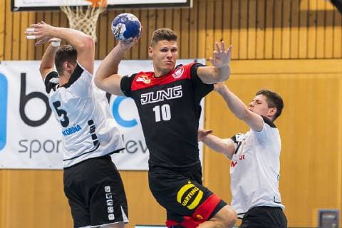 Kloten, Deutschland 30. Juni 2019: Handball, DHB U21, U 21 Laenderspiel - Airport Trophy - Schweiz vs. Deutschland v.li. schw , Sebastian Heymann (Deutschland FrischAuf Goeppingen) Kloten Sporthalle Ruebisbach Schweiz