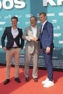Kroos - Der Film Weltpremiere Cinedom Koeln Deutschland Datum: 30.06.2019 Von links: Julius und Armin Laschet Toni Kroos