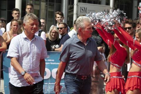 Kroos - Der Film Weltpremiere Cinedom Koeln Deutschland Datum: 30.06.2019 Links: Peter Hermann Rechts: Jupp Heynckes