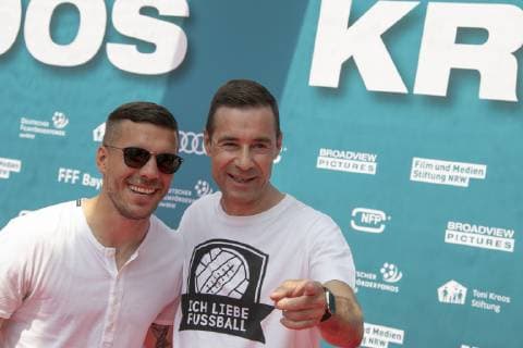Kroos - Der Film Weltpremiere Cinedom Koeln Deutschland Datum: 30.06.2019 Von links: Lukas Podolski Kai Pflaume