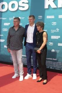 Kroos - Der Film Weltpremiere Cinedom Koeln Deutschland Datum: 30.06.2019 Toni Kroos mit Vater Roland und Mutter Birgit