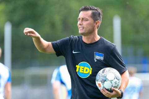 01.07.2019, xtgx, Fussball 1.Bundesliga, Hertha BSC Berlin Auftakttraining emspor, v.l. Ante Covic (Hertha, Trainer) gibt Anweisungen, gestikuliert mit den Armen, gesticulate, gives instructions, zeigt, Zeigefinger (DFL DFB REGULATIONS PROHIBIT ANY USE OF PHOTOGRAPHS as IMAGE SEQUENCES and or QUASI-VIDEO) Berlin