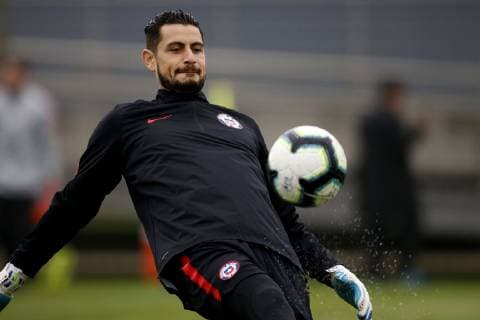 Futbol, entrenamiento de la seleccion chilena Copa America 2019 El arquero de la seleccione chilena Gabriel Arias es fotografiado durante el entrenamiento realizado en el Centro de Entrenamiento de Gremio en Porto Alegre, Brasil. 02 07 2019 Andres Pina Photosport Football, Chilean national team, Nationalteam training session Copa America Championship 2019 Chile s goalkeeper Gabriel Arias is pictured during the morning training session held at the Gremio center in Porto Alegre, Brazil. 02 07 2019 Andres Pina Photosport Entrenamiento de la seleccion chilena en el centro deportivo de Gremio, Copa America 2019 