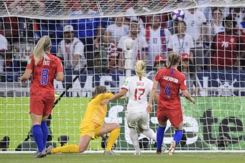 (L-R) Julie Ertz of USA women, goalkeeper Alyssa Naeher of USA women, Rachel Daly of England women, Becky Sauerbrunn of USA women during the FIFA Women s World Cup France 2019 semi final match between England and United States of America at Stade de Lyon on July 02, 2019 in Lyon, France FIFA Women s World Cup France 2019 2018 2019 xVIxVIxImagesx xGerritxvanxKeulenxIVx 14891489
