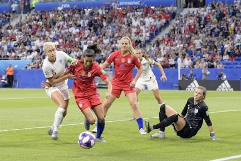 (L-R) Steph Houghton of England women, Christen Press of USA women, Lindsey Horan of USA women, Jill Scott of England women, goalkeeper Carly Telford of England women during the FIFA Women s World Cup France 2019 semi final match between England and United States of America at Stade de Lyon on July 02, 2019 in Lyon, France FIFA Women s World Cup France 2019 2018 2019 xVIxVIxImagesx xGerritxvanxKeulenxIVx 14891501