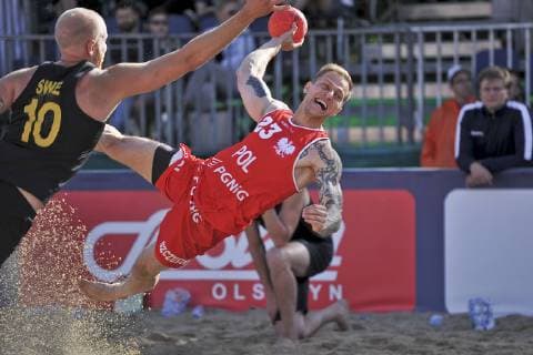 2019.07.02 Stare Jablonki Pilka reczna plazowa Mezczyzn Mistrzostwa Europy EURO 2019 Polska - Szwecja N z Konrad Szczukocki Foto Marcin Bulanda PressFocus 2019.07.02 Stare Jablonki Beach Handball Men s European Championship, EM, Europameisterschaft EURO 2019 Polska - Szwecja Konrad Szczukocki Credit: Marcin Bulanda PressFocus NEWSPIX.PL --- Newspix.pl  20190702PF_MB401