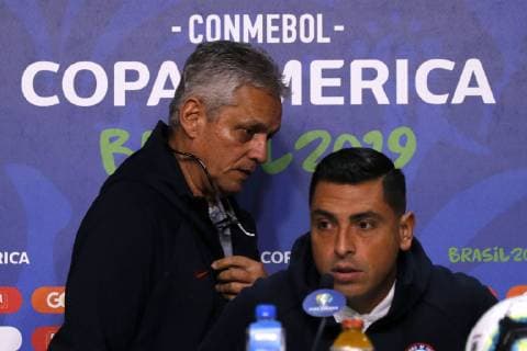 Futbol, conferencia de prensa de la seleccion chilena Copa America 2019 El entrenador de la seleccion chilena Reinaldo Rueda y el jugador Gonzalo Jara se dirigen a los medios de comunicacion durante la conferencia de prensa realizada en el estadio Arena de Gremio de Porto Alegre, Brasil. 02 07 2019 Andres Pina Photosport Football, Chilean national team, Nationalteam press conference, PK, Pressekonferenz Copa America Championship 2019 Chile s manager Reinaldo Rueda and player Gonzalo Jara speak to the medias during the press conference held at the Arena do Gremio stadium in Porto Alegre, Brazil. 02 07 2019 Andres Pina Photosport Conferencia de prensa de la seleccion chilena en el estadio de Gremio, Copa America 2019 