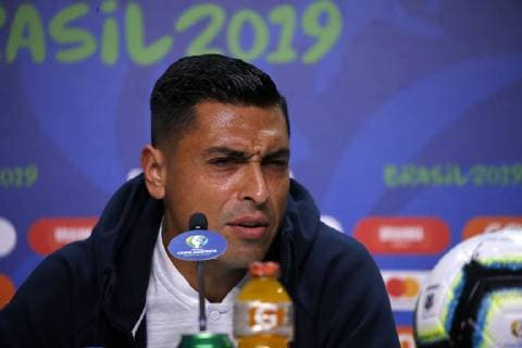 Futbol, conferencia de prensa de la seleccion chilena Copa America 2019 El jugador de la seleccion chilena Gonzalo Jara se dirige a los medios de comunicacion durante la conferencia de prensa realizada en el estadio Arena de Gremio de Porto Alegre, Brasil. 02 07 2019 Andres Pina Photosport Football, Chilean national team, Nationalteam press conference, PK, Pressekonferenz Copa America Championship 2019 Chile s player Gonzalo Jara speaks to the medias during the press conference held at the Arena do Gremio stadium in Porto Alegre, Brazil. 02 07 2019 Andres Pina Photosport Conferencia de prensa de la seleccion chilena en el estadio de Gremio, Copa America 2019 
