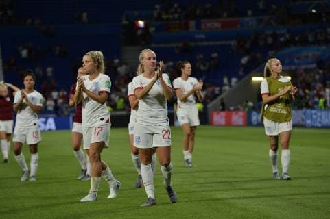 Rachel Daly avec Beth Mead (angleterre) et leurs coequipieres FOOTBALL : Angleterre vs Etats-Unis - Coupe du monde de Football Feminin 1 2 finale - 02 07 2019 FredericChambert Panoramic 