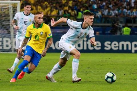 Brazil vs. Argentina BELO HORIZONTE, MG - 02.07.2019: BRAZIL VS. ARGENTINA - Juan Foyth, from Argentina, escapes Everton Cebolinha from Brazil during a match between Brazil and Argentina, which is valid for the semifinal of Copa America 2019, held this Tuesday (02) at the Estádio do Mineirão in Belo Horizonte, MG. (Photo: Dudu Macedo Fotoarena) x1757510x  DuduxMacedo