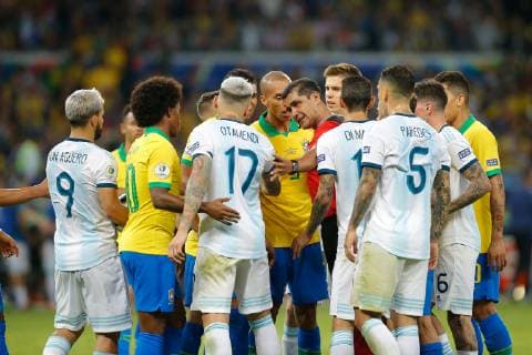 Brazil vs. Argentina BELO HORIZONTE, MG - 02.07.2019: BRAZIL VS. ARGENTINA - Referee Roddy Alberto talks to players during a match between Brazil and Argentina, valid for the semi-final of Copa America 2019, held on Tuesday (02) at the Estádio do Mineirão in Belo Horizonte, MG. (Photo: Marcelo Machado de Melo Fotoarena) x1757578x  MarceloxMachadoxdexMelo