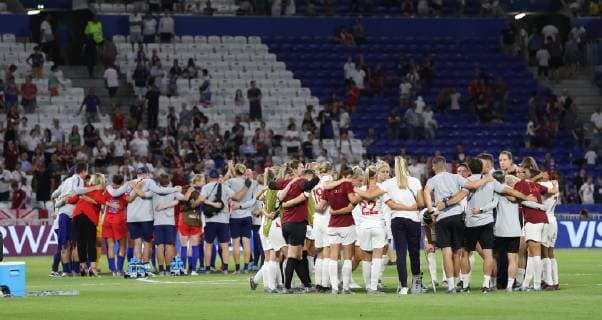 (190703) -- LYON, July 3, 2019 -- Team USA (L) and Team England react after the semifinal between the United States and England at the 2019 FIFA Women s World Cup at Stade de Lyon in Lyon, France on July 2, 2019. ) (SP)FRANCE-LYON-FOOTBALL-FIFA WOMEN S WORLD CUP-SEMIFINALS-ENG VS USA XuxZijian 